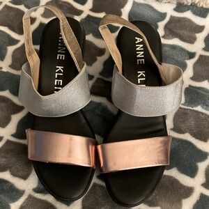 Anne Klein Women's Black and multi Metallic Sandals